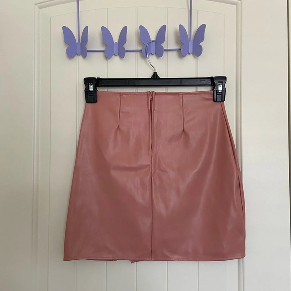 EUC | Windsor women’s faux leather blend miniskirt — small - Picture 4 of 6